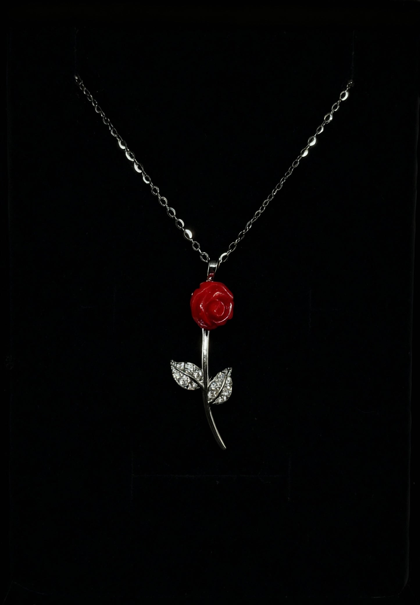 Colier din argint 925 cu pandantiv trandafir rosu